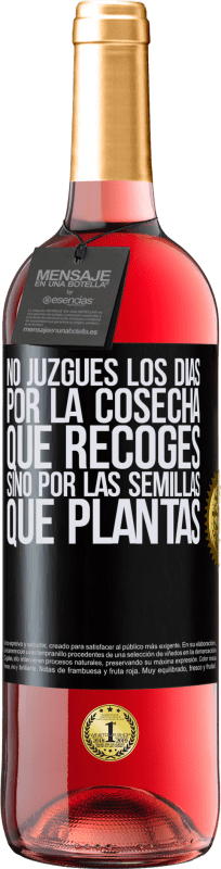 29,95 € | Vino Rosado Edición ROSÉ No juzgues los días por la cosecha que recoges, sino por las semillas que plantas Etiqueta Negra. Etiqueta personalizable Vino joven Cosecha 2023 Tempranillo