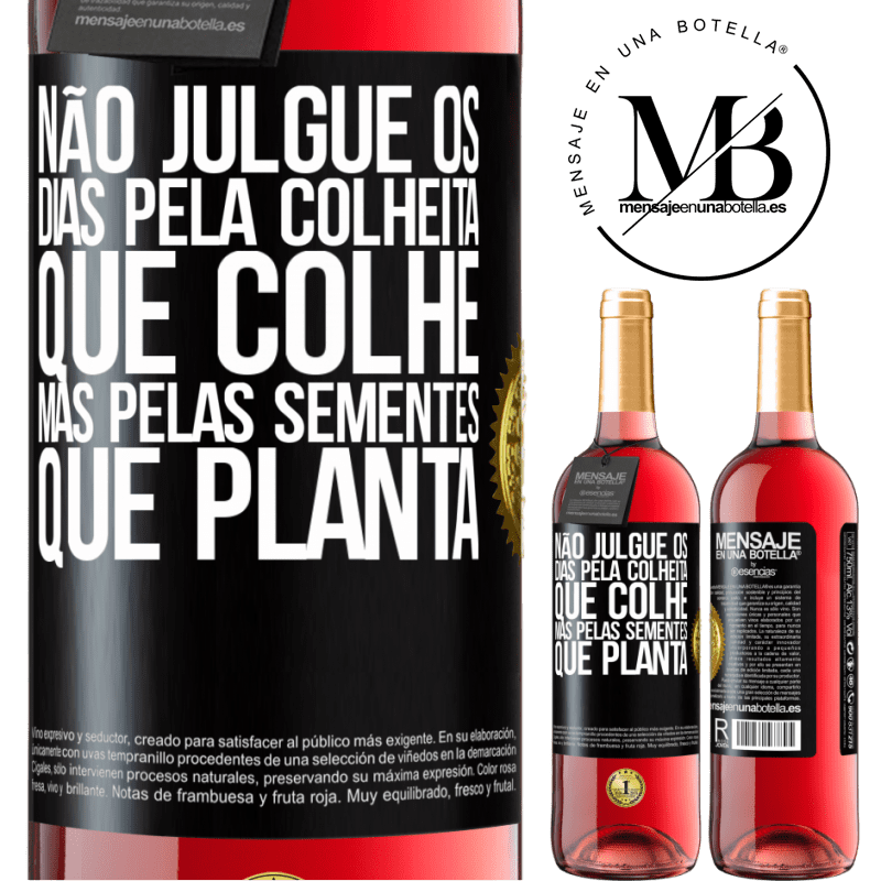 29,95 € Envio grátis | Vinho rosé Edição ROSÉ Não julgue os dias pela colheita que colhe, mas pelas sementes que planta Etiqueta Preta. Etiqueta personalizável Vinho jovem Colheita 2024 Tempranillo