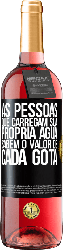 29,95 € | Vinho rosé Edição ROSÉ As pessoas que carregam sua própria água sabem o valor de cada gota Etiqueta Preta. Etiqueta personalizável Vinho jovem Colheita 2023 Tempranillo