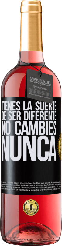 «Tienes la suerte de ser diferente. No cambies nunca» Edición ROSÉ