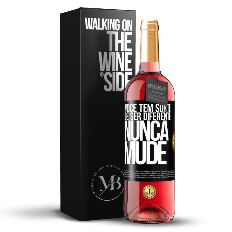 29,95 € Envio grátis | Vinho rosé Edição ROSÉ Você tem sorte de ser diferente. Nunca mude Etiqueta Preta. Etiqueta personalizável Vinho jovem Colheita 2024 Tempranillo