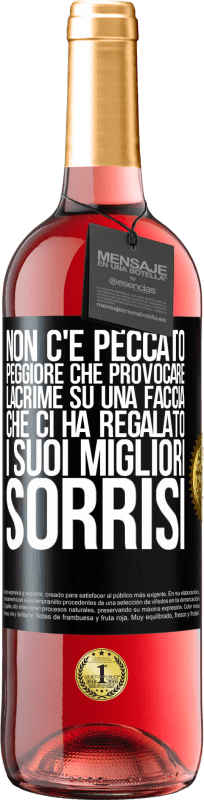 29,95 € | Vino rosato Edizione ROSÉ Non c'è peccato peggiore che provocare lacrime su una faccia che ci ha regalato i suoi migliori sorrisi Etichetta Nera. Etichetta personalizzabile Vino giovane Raccogliere 2024 Tempranillo