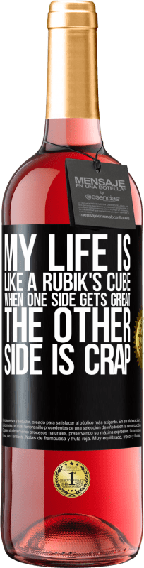 29,95 € Бесплатная доставка | Розовое вино Издание ROSÉ Моя жизнь похожа на кубик Рубика. Когда одна сторона становится великолепной, другая - дерьмом Черная метка. Настраиваемая этикетка Молодое вино Урожай 2023 Tempranillo