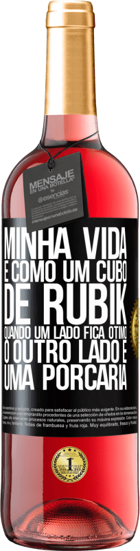 29,95 € | Vinho rosé Edição ROSÉ Minha vida é como um cubo de rubik. Quando um lado fica ótimo, o outro lado é uma porcaria Etiqueta Preta. Etiqueta personalizável Vinho jovem Colheita 2024 Tempranillo