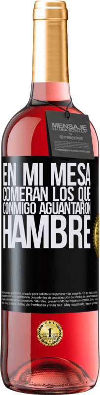 29,95 € Envío gratis | Vino Rosado Edición ROSÉ En mi mesa comerán los que conmigo aguantaron hambre Etiqueta Negra. Etiqueta personalizable Vino joven Cosecha 2024 Tempranillo