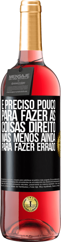 29,95 € | Vinho rosé Edição ROSÉ É preciso pouco para fazer as coisas direito, mas menos ainda para fazer errado Etiqueta Preta. Etiqueta personalizável Vinho jovem Colheita 2024 Tempranillo