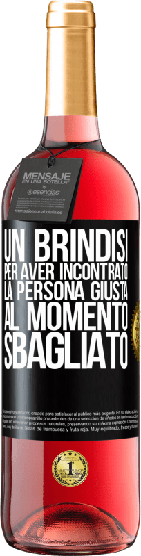 29,95 € Spedizione Gratuita | Vino rosato Edizione ROSÉ Un brindisi per aver incontrato la persona giusta al momento sbagliato Etichetta Nera. Etichetta personalizzabile Vino giovane Raccogliere 2025 Tempranillo