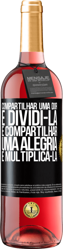 29,95 € | Vinho rosé Edição ROSÉ Compartilhar uma dor é dividi-la e compartilhar uma alegria é multiplicá-la Etiqueta Preta. Etiqueta personalizável Vinho jovem Colheita 2024 Tempranillo