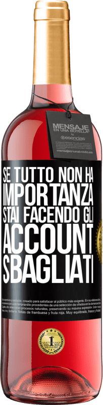 29,95 € Spedizione Gratuita | Vino rosato Edizione ROSÉ Se tutto non ha importanza, stai facendo gli account sbagliati Etichetta Nera. Etichetta personalizzabile Vino giovane Raccogliere 2025 Tempranillo