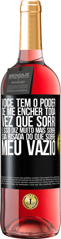 29,95 € | Vinho rosé Edição ROSÉ Você tem o poder de me encher toda vez que sorri, e isso diz muito mais sobre sua risada do que sobre meu vazio Etiqueta Preta. Etiqueta personalizável Vinho jovem Colheita 2025 Tempranillo
