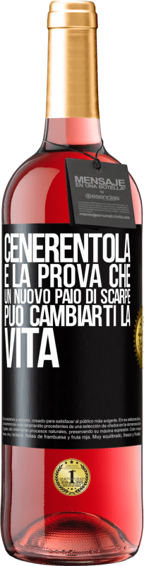 29,95 € Spedizione Gratuita | Vino rosato Edizione ROSÉ Cenerentola è la prova che un nuovo paio di scarpe può cambiarti la vita Etichetta Nera. Etichetta personalizzabile Vino giovane Raccogliere 2025 Tempranillo