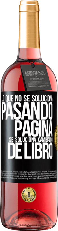 29,95 € Envío gratis | Vino Rosado Edición ROSÉ Lo que no se soluciona pasando página, se soluciona cambiando de libro Etiqueta Negra. Etiqueta personalizable Vino joven Cosecha 2025 Tempranillo