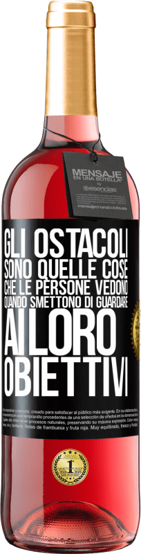 29,95 € | Vino rosato Edizione ROSÉ Gli ostacoli sono quelle cose che le persone vedono quando smettono di guardare ai loro obiettivi Etichetta Nera. Etichetta personalizzabile Vino giovane Raccogliere 2024 Tempranillo