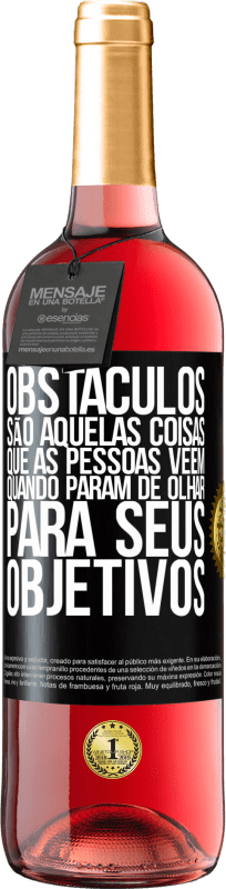 29,95 € | Vinho rosé Edição ROSÉ Obstáculos são aquelas coisas que as pessoas vêem quando param de olhar para seus objetivos Etiqueta Preta. Etiqueta personalizável Vinho jovem Colheita 2024 Tempranillo