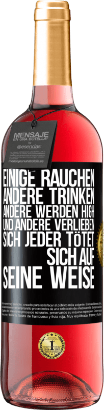 29,95 € | Roséwein ROSÉ Ausgabe Einige rauchen, andere trinken, andere werden high und andere verlieben sich. Jeder tötet sich auf seine Weise Schwarzes Etikett. Anpassbares Etikett Junger Wein Ernte 2024 Tempranillo