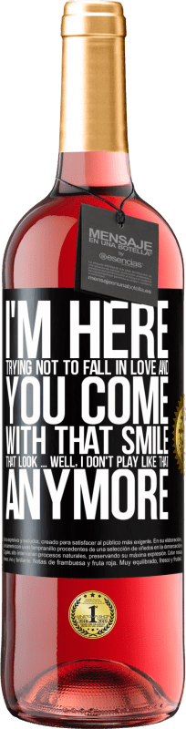 29,95 € 送料無料 | ロゼワイン ROSÉエディション 私はここで恋に落ちないようにしようとすると、あなたはその笑顔で私を残します ブラックラベル. カスタマイズ可能なラベル 若いワイン 収穫 2023 Tempranillo