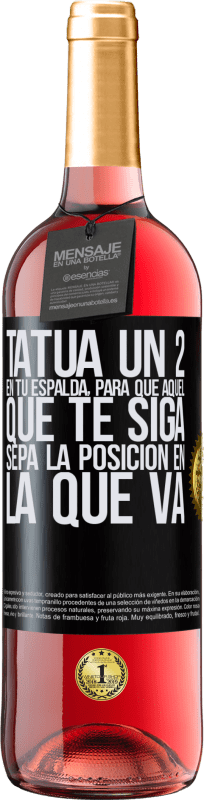 29,95 € Envío gratis | Vino Rosado Edición ROSÉ Tatúa un 2 en tu espalda, para que aquél que te siga sepa la posición en la que va Etiqueta Negra. Etiqueta personalizable Vino joven Cosecha 2025 Tempranillo