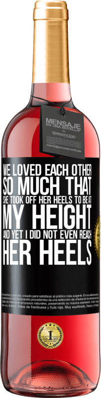 29,95 € | Rosé Wine ROSÉ Edition We loved each other so much that she took off her heels to be at my height, and yet I did not even reach her heels Black Label. Customizable label Young wine Harvest 2023 Tempranillo