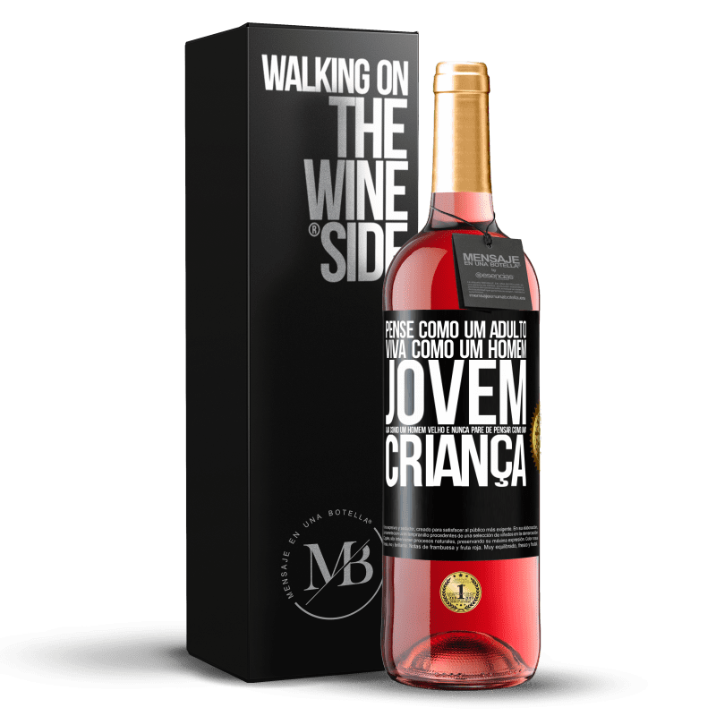 29,95 € Envio grátis | Vinho rosé Edição ROSÉ Pense como um adulto, viva como um homem jovem, aja como um homem velho e nunca pare de pensar como uma criança Etiqueta Preta. Etiqueta personalizável Vinho jovem Colheita 2024 Tempranillo