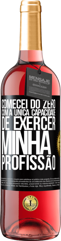 29,95 € | Vinho rosé Edição ROSÉ Comecei do zero, com a única capacidade de exercer minha profissão Etiqueta Preta. Etiqueta personalizável Vinho jovem Colheita 2024 Tempranillo