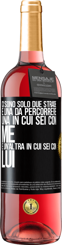 29,95 € | Vino rosato Edizione ROSÉ Ci sono solo due strade e una da percorrere, una in cui sei con me e un'altra in cui sei con lui Etichetta Nera. Etichetta personalizzabile Vino giovane Raccogliere 2024 Tempranillo