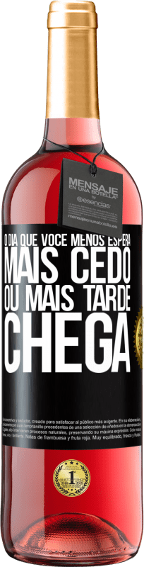 29,95 € | Vinho rosé Edição ROSÉ O dia que você menos espera, mais cedo ou mais tarde chega Etiqueta Preta. Etiqueta personalizável Vinho jovem Colheita 2025 Tempranillo