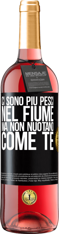 29,95 € Spedizione Gratuita | Vino rosato Edizione ROSÉ Ci sono più pesci nel fiume, ma non nuotano come te Etichetta Nera. Etichetta personalizzabile Vino giovane Raccogliere 2025 Tempranillo