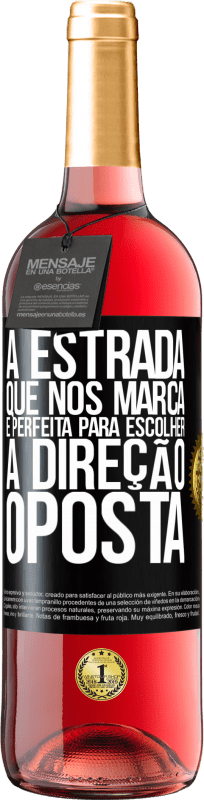 29,95 € | Vinho rosé Edição ROSÉ A estrada que nos marca é perfeita para escolher a direção oposta Etiqueta Preta. Etiqueta personalizável Vinho jovem Colheita 2024 Tempranillo