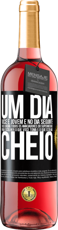 Envio grátis | Vinho rosé Edição ROSÉ Um dia você é jovem e no dia seguinte você cheira todos os amaciadores do supermercado para escolher o que você toma e o que Etiqueta Preta. Etiqueta personalizável Vinho jovem Colheita 2023 Tempranillo