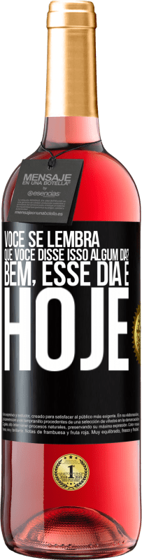 29,95 € | Vinho rosé Edição ROSÉ Você se lembra que você disse isso algum dia? Bem, esse dia é hoje Etiqueta Preta. Etiqueta personalizável Vinho jovem Colheita 2024 Tempranillo