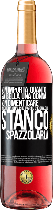 Spedizione Gratuita | Vino rosato Edizione ROSÉ Non importa quanto sia bella una donna, non dimenticare mai che da qualche parte c'è qualcuno stanco di spazzolarla Etichetta Nera. Etichetta personalizzabile Vino giovane Raccogliere 2023 Tempranillo