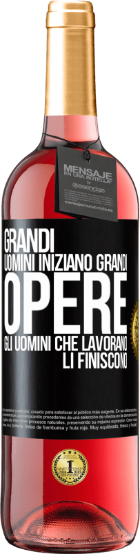 Spedizione Gratuita | Vino rosato Edizione ROSÉ Grandi uomini iniziano grandi opere. Gli uomini che lavorano li finiscono Etichetta Nera. Etichetta personalizzabile Vino giovane Raccogliere 2023 Tempranillo