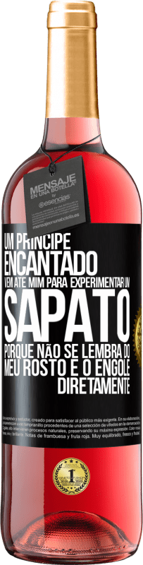 29,95 € | Vinho rosé Edição ROSÉ Um príncipe encantado vem até mim para experimentar um sapato porque não se lembra do meu rosto e o engole diretamente Etiqueta Preta. Etiqueta personalizável Vinho jovem Colheita 2023 Tempranillo