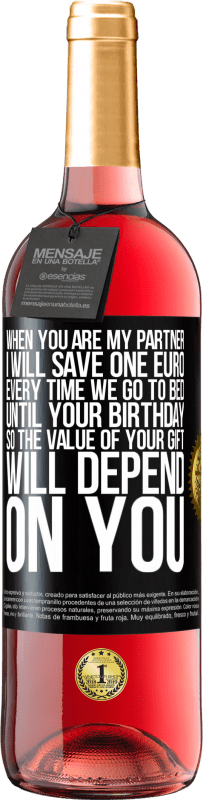 29,95 € | ロゼワイン ROSÉエディション あなたが私のパートナーであるとき、私はあなたの誕生日まで寝るたびに1ユーロを節約するので、あなたの贈り物の価値はあなたに依存します ブラックラベル. カスタマイズ可能なラベル 若いワイン 収穫 2023 Tempranillo
