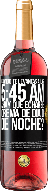 Envío gratis | Vino Rosado Edición ROSÉ Cuando te levantas a las 5:45 AM, ¿Hay que echarse crema de día o de noche? Etiqueta Negra. Etiqueta personalizable Vino joven Cosecha 2023 Tempranillo