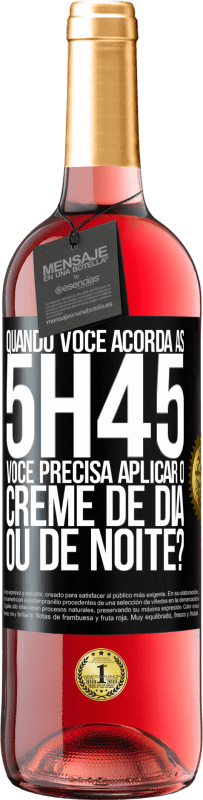 Envio grátis | Vinho rosé Edição ROSÉ Quando você acorda às 5h45, você precisa aplicar o creme de dia ou de noite? Etiqueta Preta. Etiqueta personalizável Vinho jovem Colheita 2023 Tempranillo