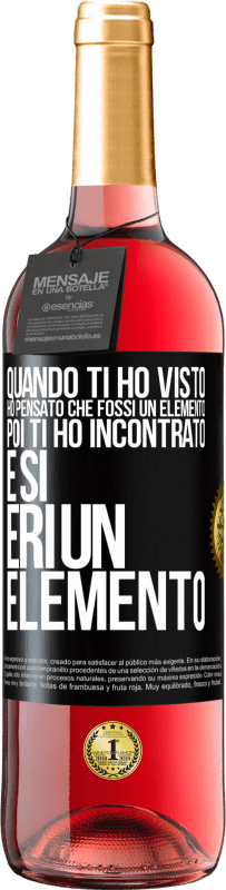 Spedizione Gratuita | Vino rosato Edizione ROSÉ Quando ti ho visto, ho pensato che fossi un elemento. Poi ti ho incontrato e sì, eri un elemento Etichetta Nera. Etichetta personalizzabile Vino giovane Raccogliere 2023 Tempranillo