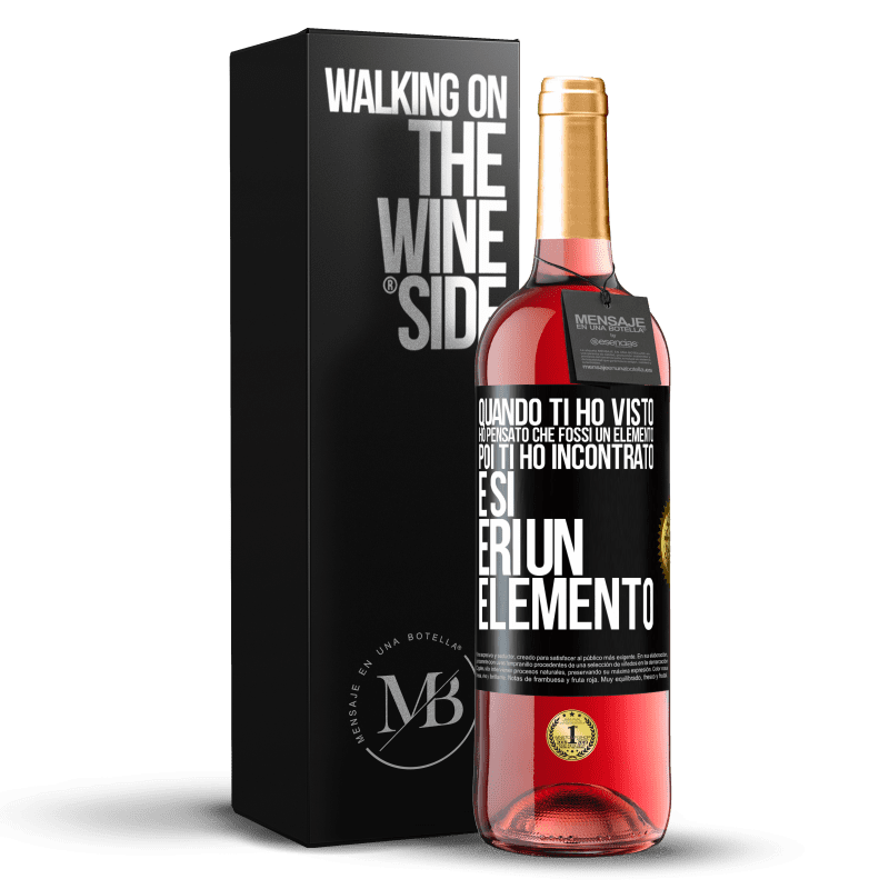 29,95 € Spedizione Gratuita | Vino rosato Edizione ROSÉ Quando ti ho visto, ho pensato che fossi un elemento. Poi ti ho incontrato e sì, eri un elemento Etichetta Nera. Etichetta personalizzabile Vino giovane Raccogliere 2023 Tempranillo