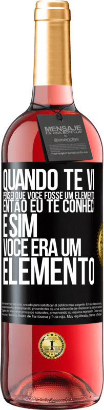 Envio grátis | Vinho rosé Edição ROSÉ Quando te vi, pensei que você fosse um elemento. Então eu te conheci e sim você era um elemento Etiqueta Preta. Etiqueta personalizável Vinho jovem Colheita 2023 Tempranillo