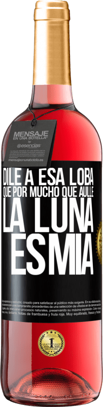 Envío gratis | Vino Rosado Edición ROSÉ Dile a esa loba que por mucho que aúlle la luna es mía Etiqueta Negra. Etiqueta personalizable Vino joven Cosecha 2023 Tempranillo