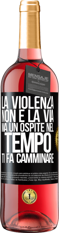 Spedizione Gratuita | Vino rosato Edizione ROSÉ La violenza non è la via, ma un ospite nel tempo ti fa camminare Etichetta Nera. Etichetta personalizzabile Vino giovane Raccogliere 2023 Tempranillo