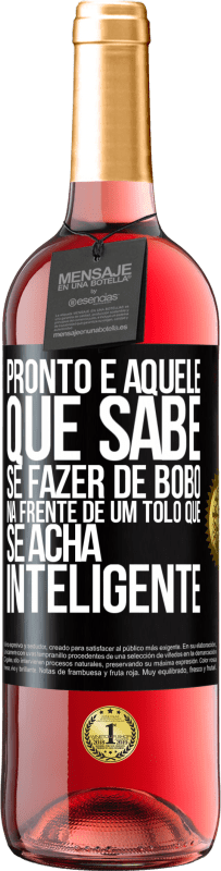 Envio grátis | Vinho rosé Edição ROSÉ Pronto é aquele que sabe se fazer de bobo ... na frente de um tolo que se acha inteligente Etiqueta Preta. Etiqueta personalizável Vinho jovem Colheita 2023 Tempranillo