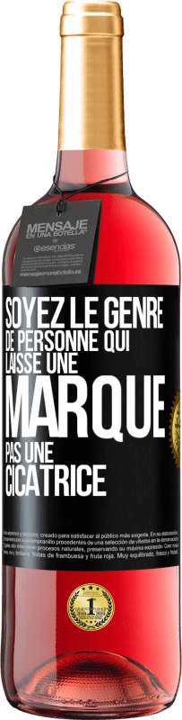 29,95 € | Vin rosé Édition ROSÉ Soyez le genre de personne qui laisse une marque, pas une cicatrice Étiquette Noire. Étiquette personnalisable Vin jeune Récolte 2024 Tempranillo