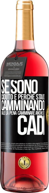 Spedizione Gratuita | Vino rosato Edizione ROSÉ Se sono caduto è perché stavo camminando. Vale la pena camminare anche se cadi Etichetta Nera. Etichetta personalizzabile Vino giovane Raccogliere 2023 Tempranillo