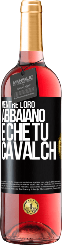 29,95 € Spedizione Gratuita | Vino rosato Edizione ROSÉ Mentre loro abbaiano è che tu cavalchi Etichetta Nera. Etichetta personalizzabile Vino giovane Raccogliere 2025 Tempranillo
