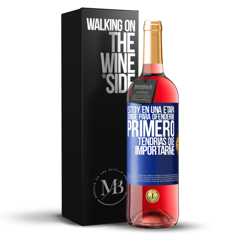 29,95 € Envío gratis | Vino Rosado Edición ROSÉ Estoy en una etapa donde para ofenderme, primero tendrías que importarme Etiqueta Azul. Etiqueta personalizable Vino joven Cosecha 2024 Tempranillo