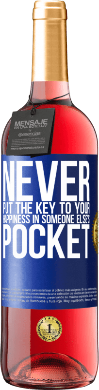 29,95 € | 桃红葡萄酒 ROSÉ版 永远不要把幸福的钥匙放在别人的口袋里 蓝色标签. 可自定义的标签 青年酒 收成 2023 Tempranillo