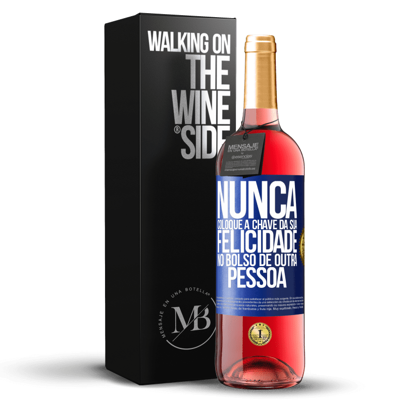 29,95 € Envio grátis | Vinho rosé Edição ROSÉ Nunca coloque a chave da sua felicidade no bolso de outra pessoa Etiqueta Azul. Etiqueta personalizável Vinho jovem Colheita 2024 Tempranillo