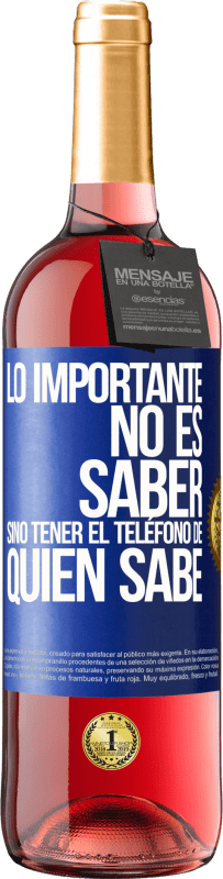 29,95 € | Vino Rosado Edición ROSÉ Lo importante no es saber, sino tener el teléfono del que sabe Etiqueta Azul. Etiqueta personalizable Vino joven Cosecha 2025 Tempranillo