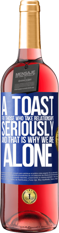 29,95 € 送料無料 | ロゼワイン ROSÉエディション 関係を真剣に考えている人のための乾杯、それが私たちが一人でいる理由です 青いタグ. カスタマイズ可能なラベル 若いワイン 収穫 2025 Tempranillo